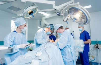 https://serviozono.com/wp-content/uploads/2024/05/Tratamientos-con-ozono-para-quirofanos-y-salas-de-pacientes-delicados.webp
