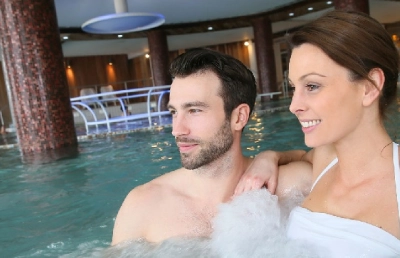 https://serviozono.com/wp-content/uploads/2024/05/tratamiento-con-ozono-para-spa-o-balniario.webp